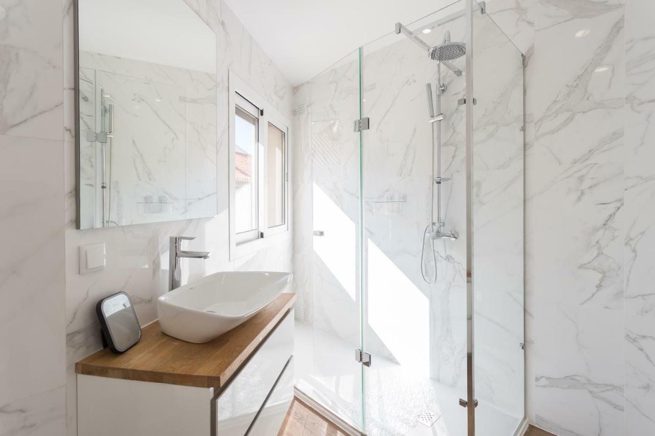 Alfama Lounge Three-Bedroom Apartment W/ River View And Parking - By Lu Holidays Lissabon Buitenkant foto